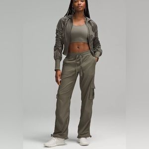 Lululemon 🍋 Dance Studio Relaxed-Fit Mid-Rise
Cargo Pant Colour Army Green Sz S